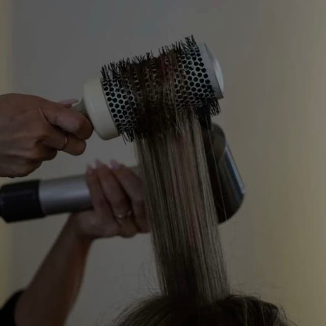 Signature blowout at Karacoco hair in New Berlin, WI